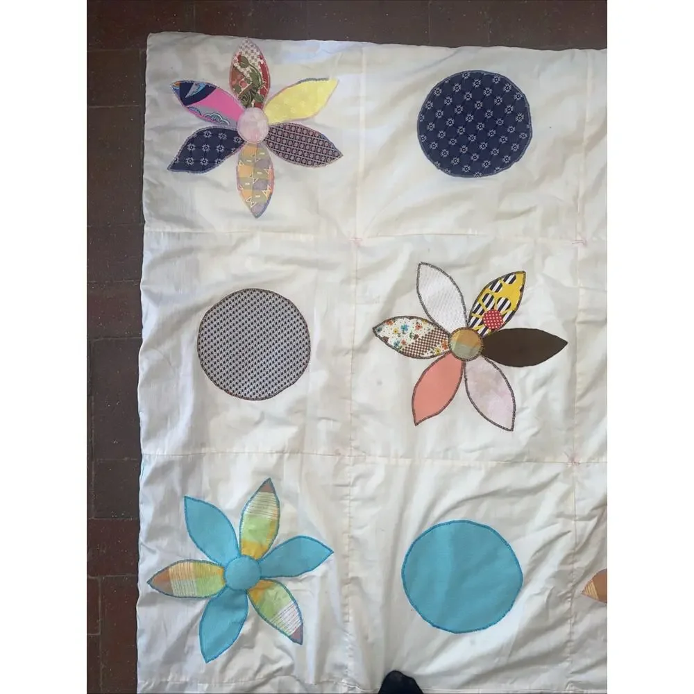 Vintage 1960s Mid-Century Handmade Medium Weight Quilt Throw Twin 69”x 55”
